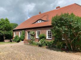 Nussbaumhof mit Koppel，位于Plath的酒店