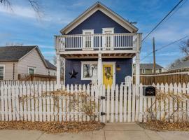 Colorado Springs Home Balcony with Mountain Views!，位于科罗拉多斯普林斯的酒店