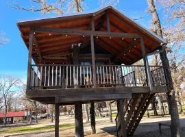 Meadowlark Treehouse 15 MIN to MagnoliaBaylor