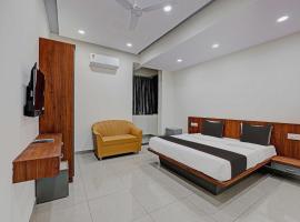 Collection O HOTEL KANHA INN，位于Hālol的酒店