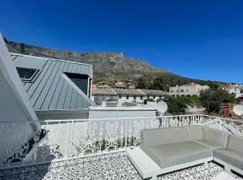 Luxury Victorian House w/ Spectacular Roof Terrace