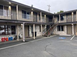 Anchor Bay Inn near Winchester Bay，位于里兹波特的酒店