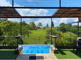 Hotel Casa campestre HH，位于金巴亚的带泳池的酒店