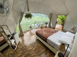 La Comarca River Glamping Dome near Manuel Antonio，位于曼努埃尔安东尼奥的酒店