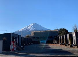 Mt Fuji Glamping VILLA Kawaguchiko，位于富士河口湖的酒店