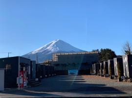 Mt Fuji Glamping VILLA Kawaguchiko，位于富士河口湖的乡村别墅