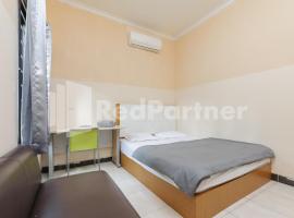 Karawaci Taman Permata Tiga Mitra RedDoorz，位于Binong的酒店