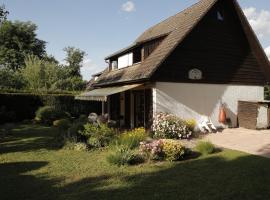 Lovely house with garden, jardin et terrasse，位于塞诺德的酒店