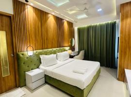 Hotel Elite Millennium - Near Huda City Centre Gurgaon，位于古尔冈的酒店