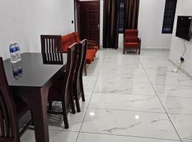 MATHER RAJAGIRI FURNISHED APARTMENTS，位于阿鲁法的酒店