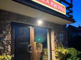 Willa Rycerz，位于涅兹卡城堡的酒店