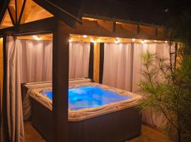 Luke Cabin Escape To Our Luxury Hot Tub Cabin，位于查塔努加的酒店