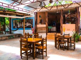 Yaxche Centro Hostal y Camping，位于巴卡拉尔的酒店