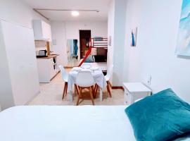 Hostal Estudios，位于巴达洛纳的酒店