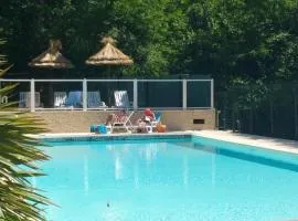 Bungalow charmant à Saint-Jean-du-Gard avec piscine partagée