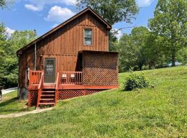 Lofty Musky Cabin near Cave Run，位于莫尔黑德的酒店