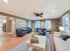 Family-Friendly Twin Lakes Home Near Lake Mary!，位于Twin Lakes的酒店
