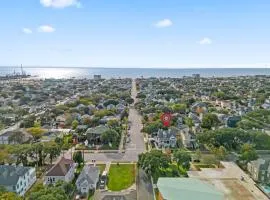 NEW Historic Galveston Beach Home With 3 King Beds