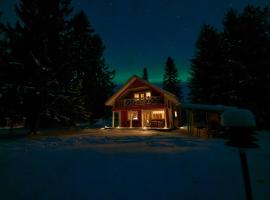 Iisland Uoma Lovely house and sauna by the river，位于伊镇的酒店