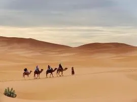 Camp desert nomad tour