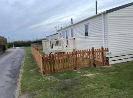 2 Brightholme 6 Berth Enclosed Garden，位于布里恩的酒店