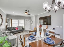 Pet-Friendly Gallatin Home with Deck, 1 Mi to Town!，位于加拉廷的酒店