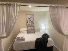 Elliston Cottage North Hobart x 2，位于霍巴特的酒店