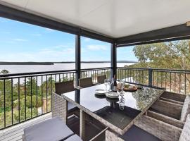 Overlook Nook - The Best Views in the Area，位于Wangi Wangi的酒店