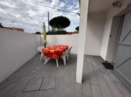 Maison de Vacances Spacieuse, Proche Forêt, 5 Pers., Terrasse & Parking, Notre-Dame-de-Monts - FR-1-540-280