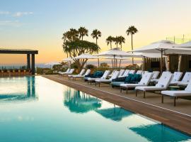 VEA Newport Beach, a Marriott Resort & Spa，位于纽波特海滩的酒店