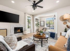 Downtown Lodi l Renovated l 5 Bedrooms l Sleeps 10，位于洛迪的酒店