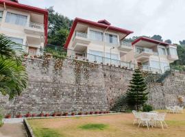 The Fern Surya Resort Kasauli Hills, Dharampur，位于卡绍利的酒店