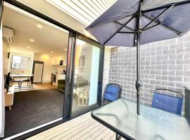 Immaculate - 2 Bedroom Townhouse close to the train station，位于奥克兰的公寓
