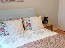 Sunny Room near town centre，位于沃伦波因特的酒店