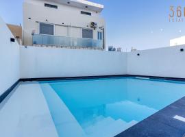 The Swieqi Poolside Suites，位于Is-Swieqi的酒店