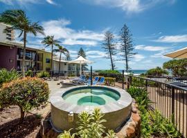 Hear the Sea 2 mins from Coolum beach and shops，位于库鲁姆海滩的度假短租房