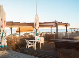 Wax Suite By the sea，位于法鲁的酒店