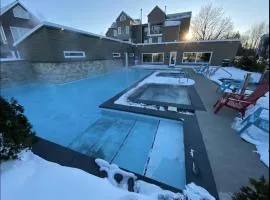 Condos Vacances MSA 2CH AVEC PISCINE ET SPAS EXTERIEURS GRATUITS 4 SAISONS!!