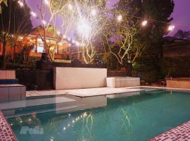 Villa Tentram Puncak, 6 Kamar, Billiar, Karaoke，位于Paragajen的酒店