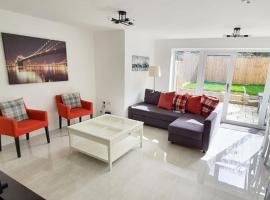 Walnut Flats-F2, 3-Bedroom with Garden & Patio - AC, Parking, Netflix, WIFI - Close to Oxford, Bicester & Blenheim Palace，位于牛津的公寓