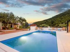 Gorgeous Apartment In Klek With Wifi