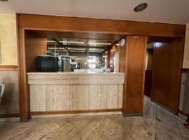 Hotel COLOSSEO，位于科莱费罗的酒店