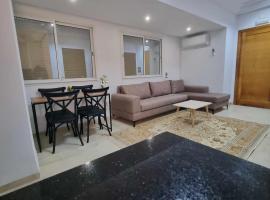 Spacious Apartment Ennasr 2，位于艾尔亚奈的酒店