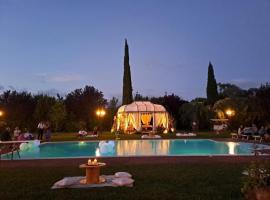 Villa Fiore Luxury Pool & Garden，位于比萨的乡村别墅