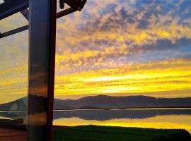 Los Uros vista Ciudad Puno，位于普诺的山林小屋