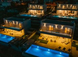 Luxury Blue Villas Vis，位于维斯的带泳池的酒店