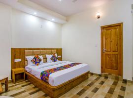 FabHotel Himalayan Park，位于Bajaura的酒店