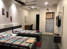 V Guest House, Ludhiana，位于卢迪亚纳的酒店