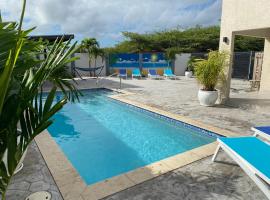 Beautiful luxury villa with private pool，位于棕榈滩的乡村别墅