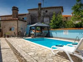 Rustic villa Casa Tessa with outdoor pool in Tar